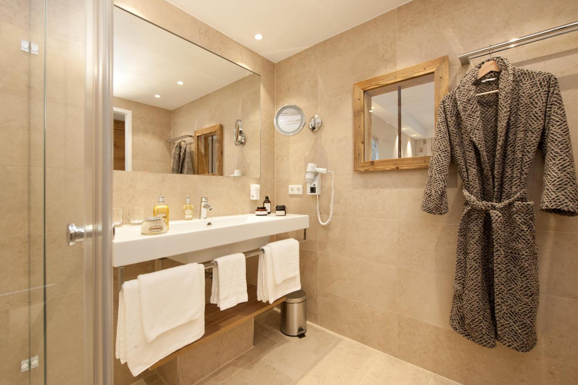 Hotel Zur Post Rohrdorf  Bagian luar foto
